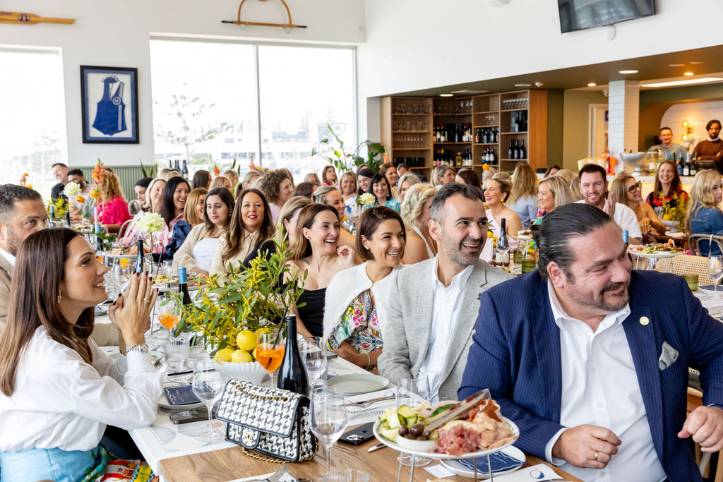 alt='corporate event_large group of people'